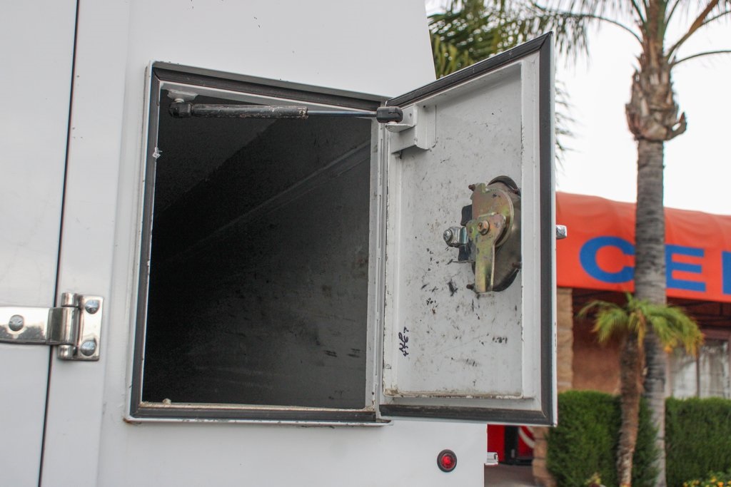 Used 2014 Ford E-350 Cutaway - photo 8