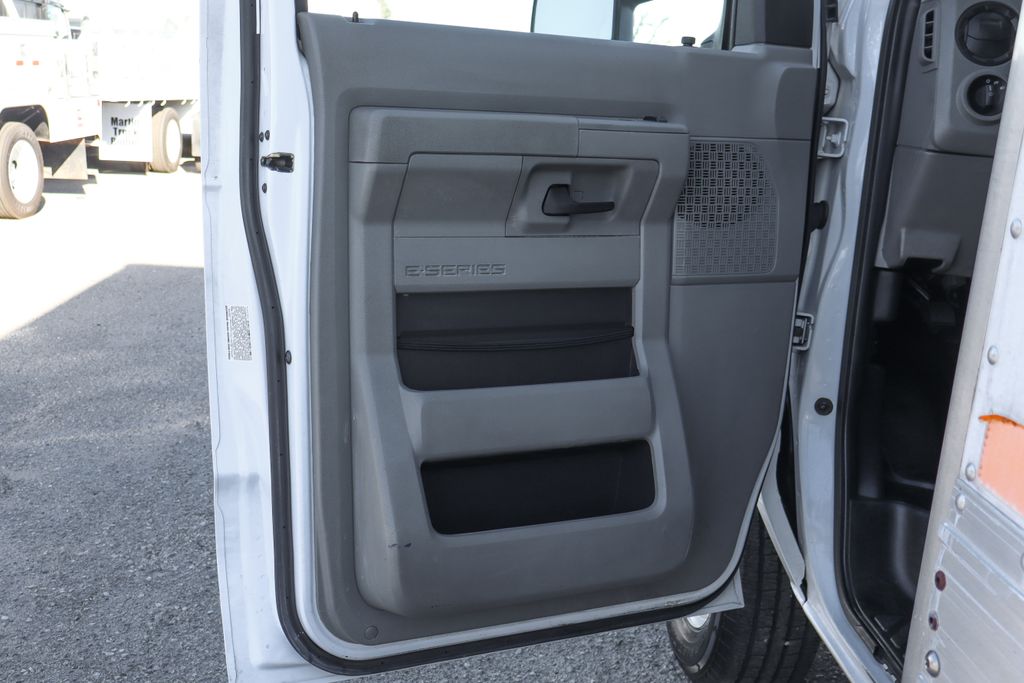 Used 2017 Ford E-450 Cutaway - photo 16