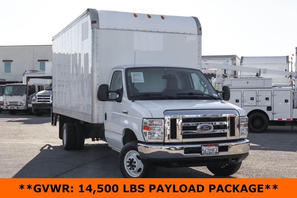 Used 2017 Ford E-450 - photo 2
