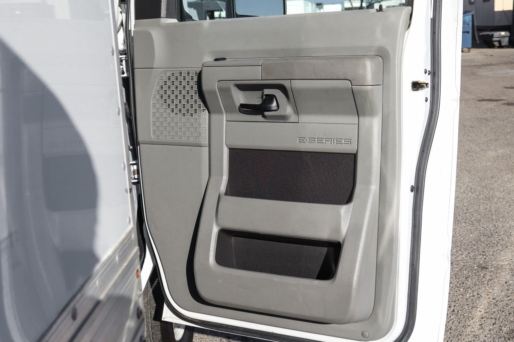 Used 2017 Ford E-450 Cutaway - photo 32
