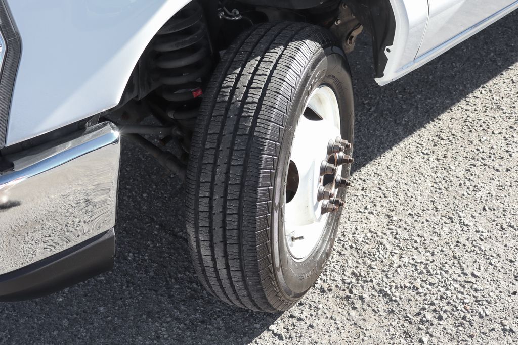 Used 2017 Ford E-450 Cutaway - photo 35