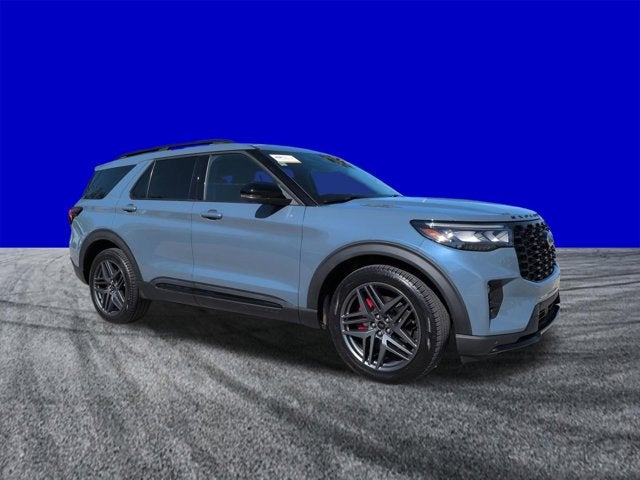 Used 2025 Ford Explorer - photo 2