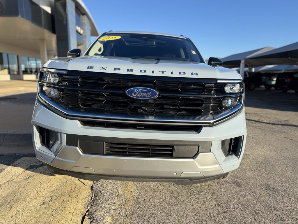 Used 2025 Ford Expedition MAX - photo 2