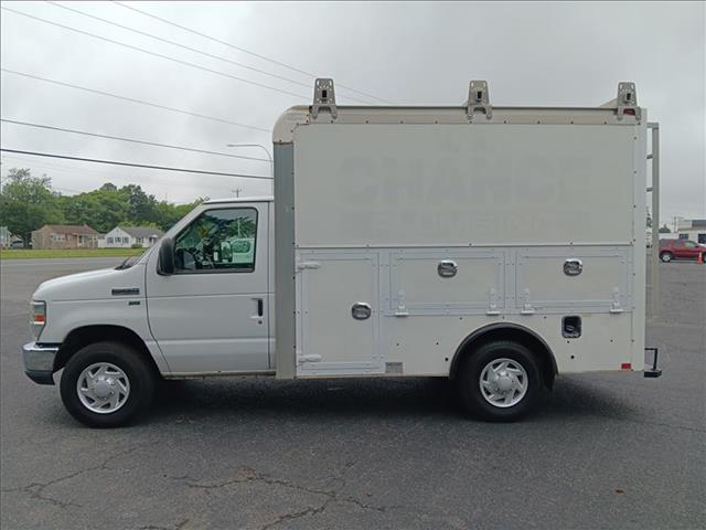 Used 2013 Ford E-350 - photo 2