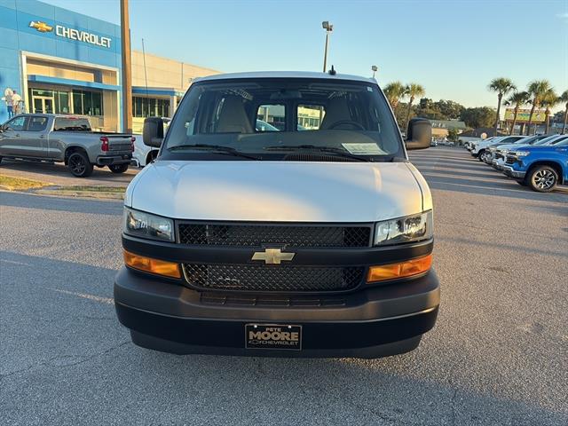 New 2025 Chevrolet Express 3500 - photo 2