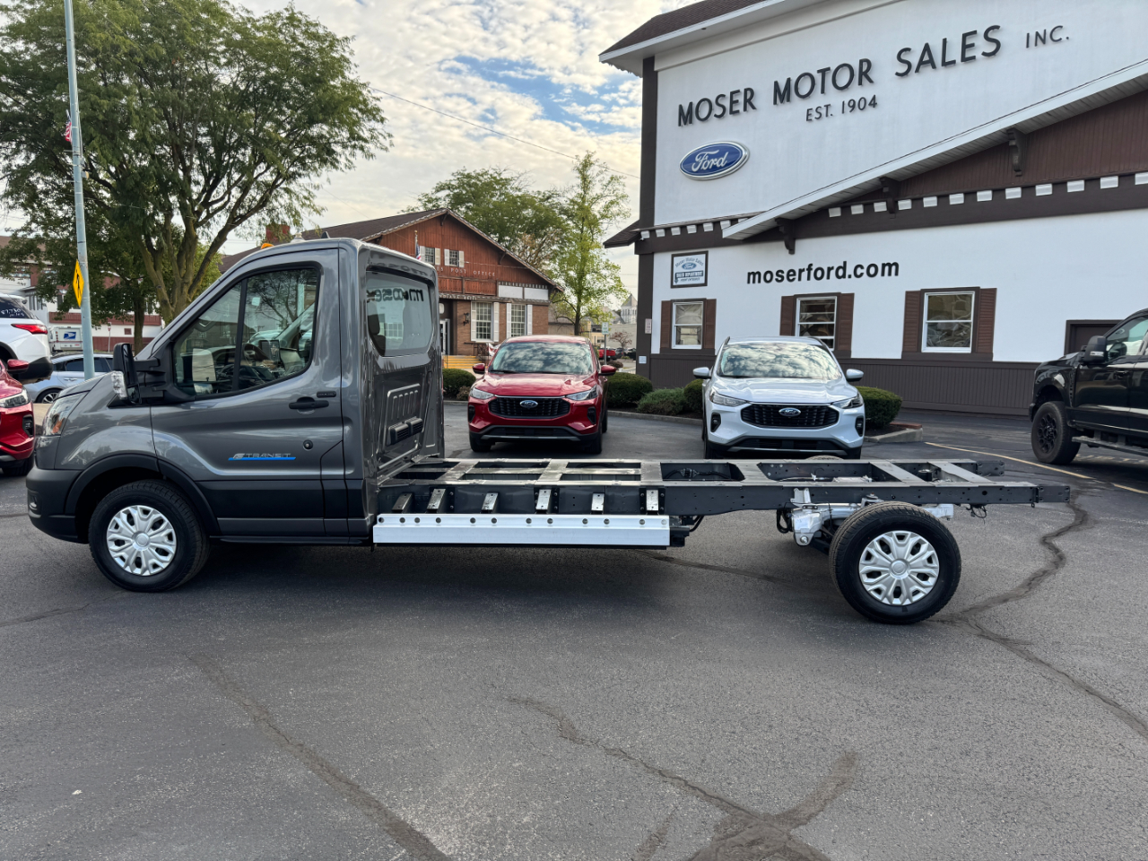 Used 2024 Ford E-Transit 350 - photo 2