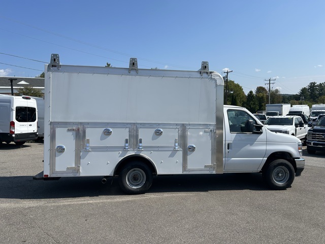 New 2026 Ford E-350 - photo 2