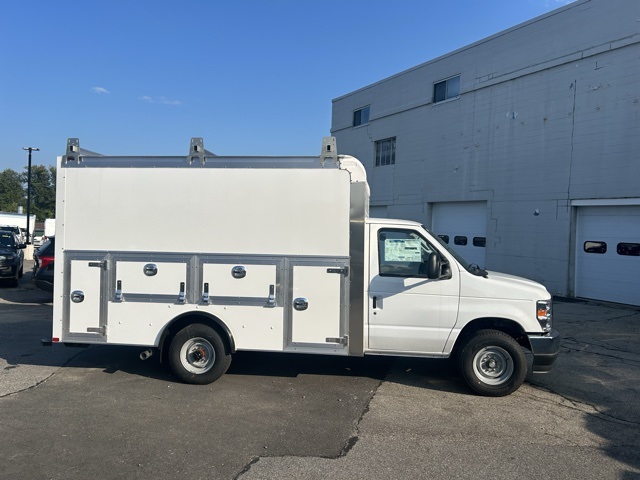 New 2026 Ford E-350 - photo 2