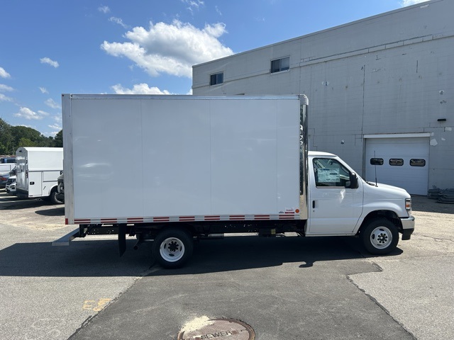 New 1996 Ford E-450 - photo 2