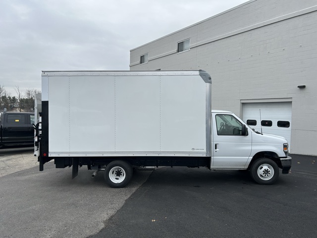 New 1996 Ford E-450 - photo 2