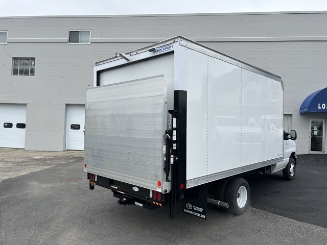 New 1996 Ford E-450 Cutaway - photo 3