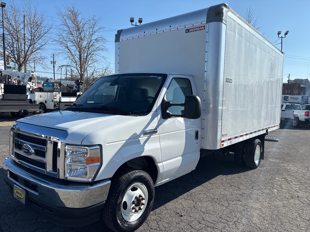 Used 2024 Ford E-350 - photo 1