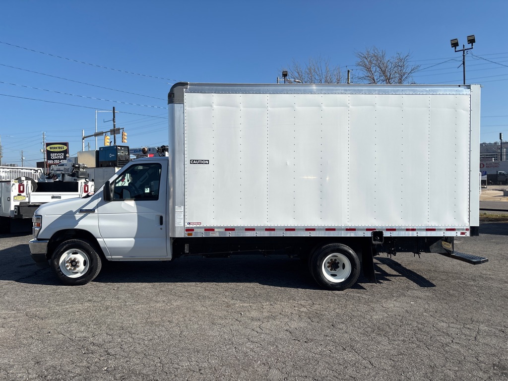 Used 2024 Ford E-350 - photo 2