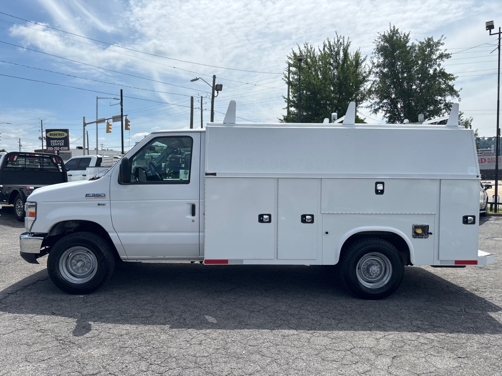 Used 2017 Ford E-350 - photo 2