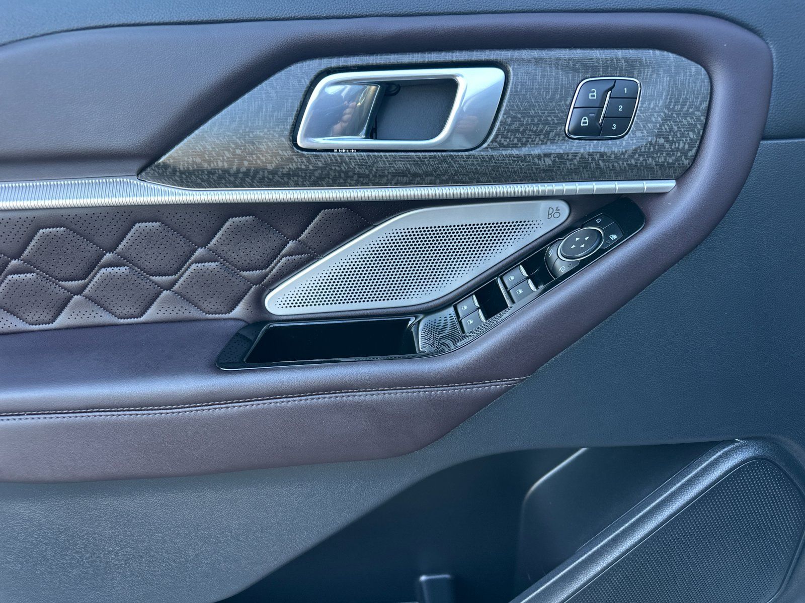 Used 2025 Ford Explorer Platinum - photo 29