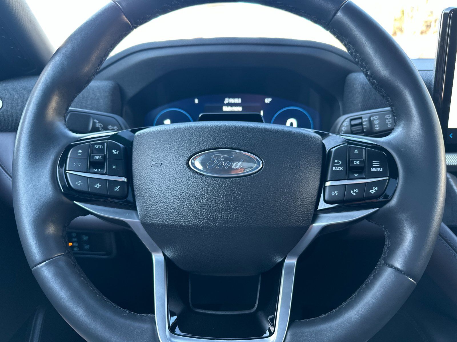 Used 2025 Ford Explorer Platinum - photo 33