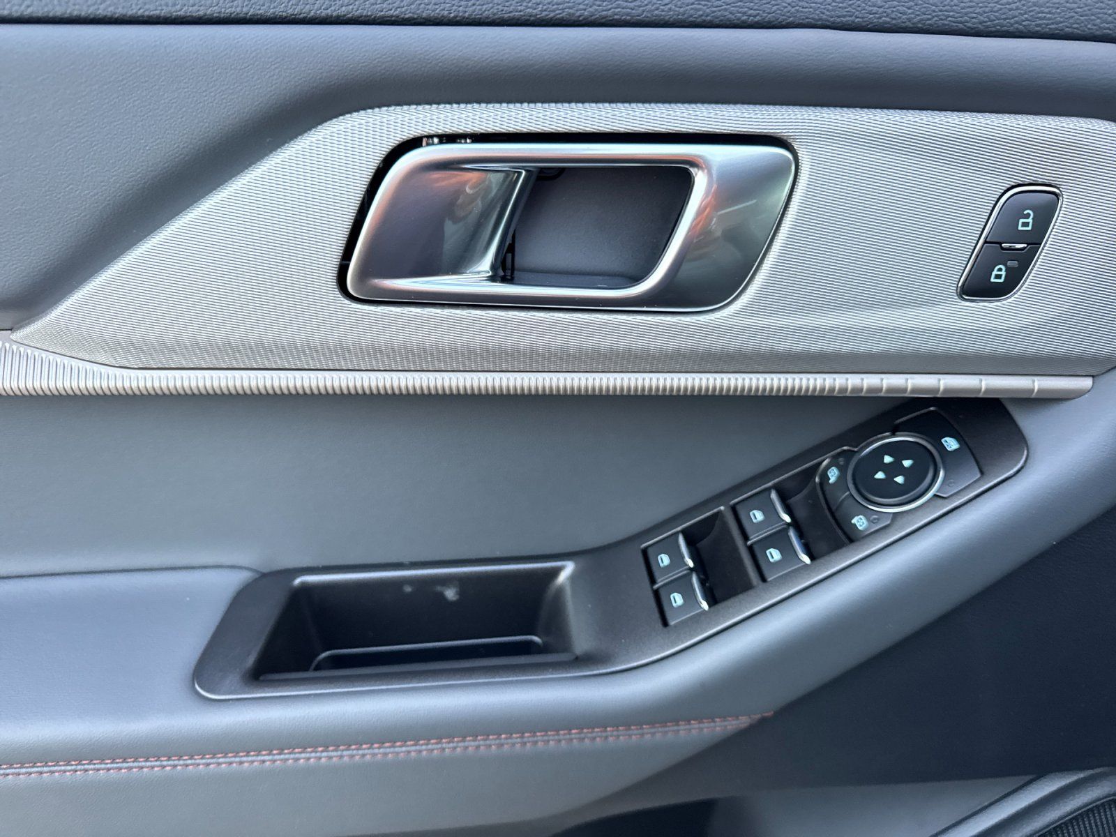 New 2026 Ford Explorer ACTIV - photo 8