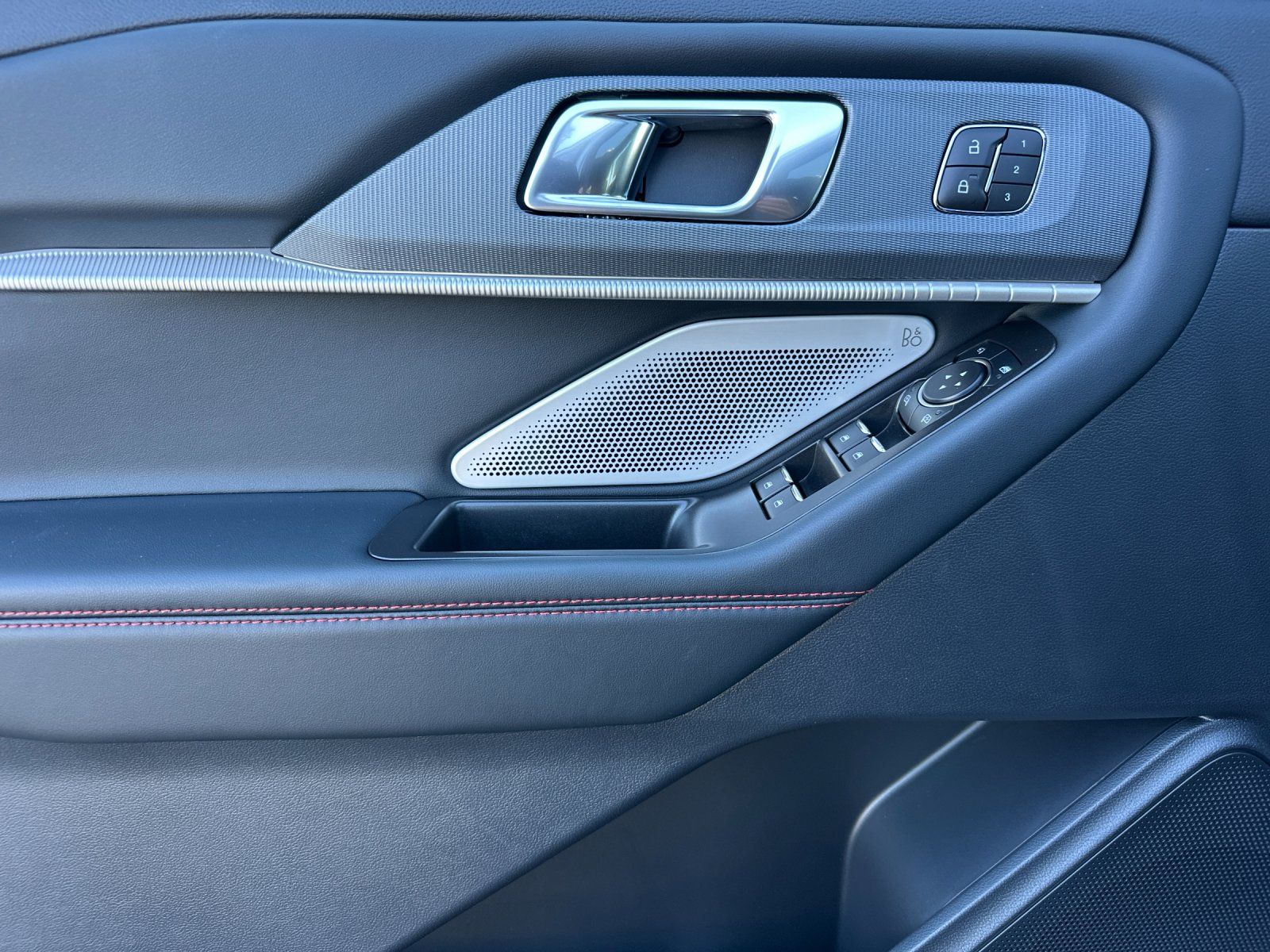 New 2026 Ford Explorer ST - photo 9
