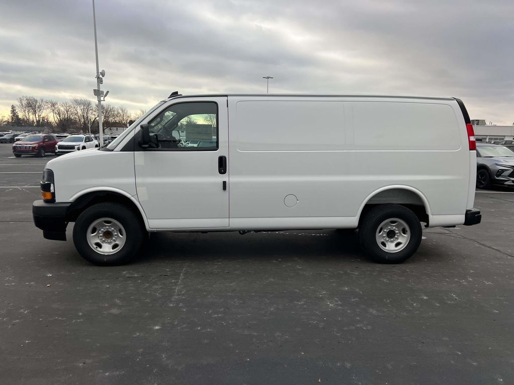 New 2025 Chevrolet Express 2500 Empty Cargo Van - photo 4