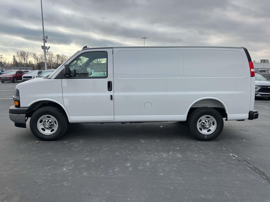 New 2025 Chevrolet Express 2500 Empty Cargo Van - photo 4