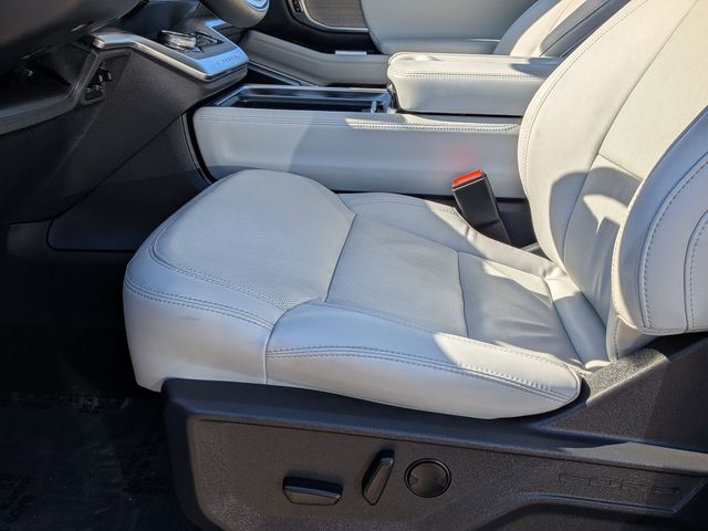 Used 2025 Ford Expedition Platinum - photo 11