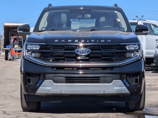 Used 2025 Ford Expedition - photo 2