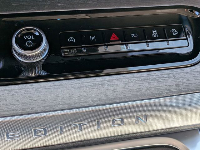 Used 2025 Ford Expedition Platinum - photo 20