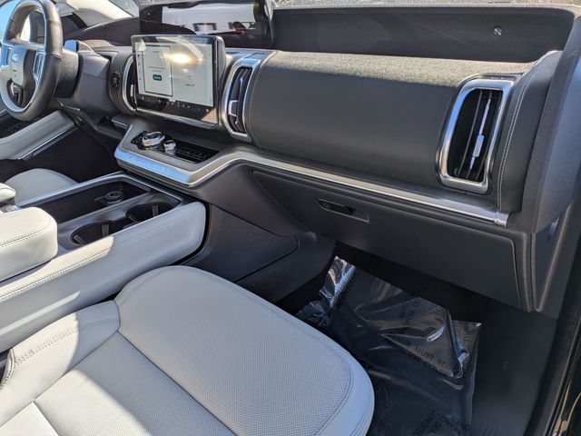 Used 2025 Ford Expedition Platinum - photo 29