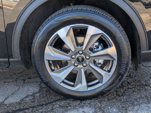 Used 2025 Ford Escape Platinum - photo 9
