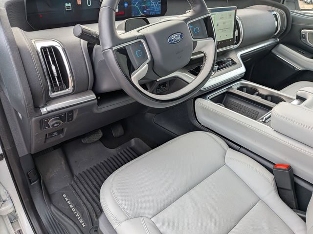 Used 2025 Ford Expedition Platinum - photo 10