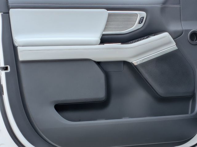 Used 2025 Ford Expedition Platinum - photo 13