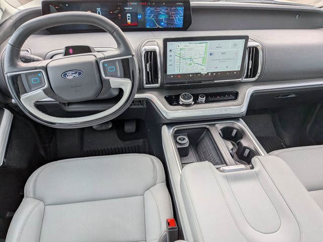 Used 2025 Ford Expedition Platinum - photo 24