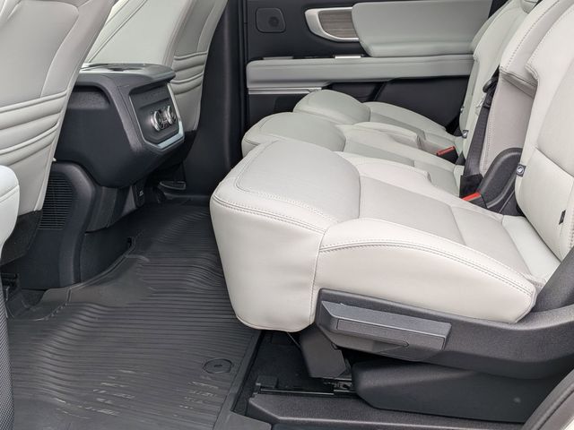 Used 2025 Ford Expedition Platinum - photo 25