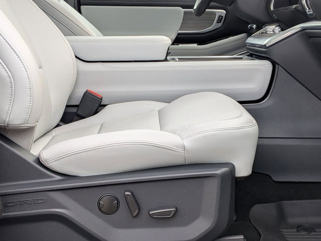 Used 2025 Ford Expedition Platinum - photo 29