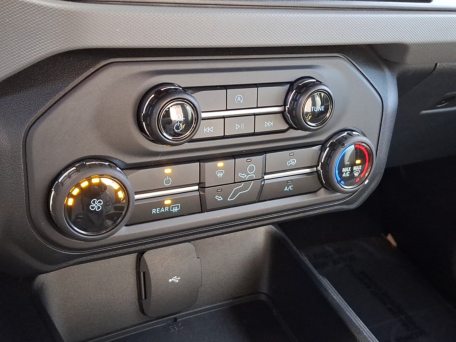 Used 2023 Ford Bronco Base - photo 4