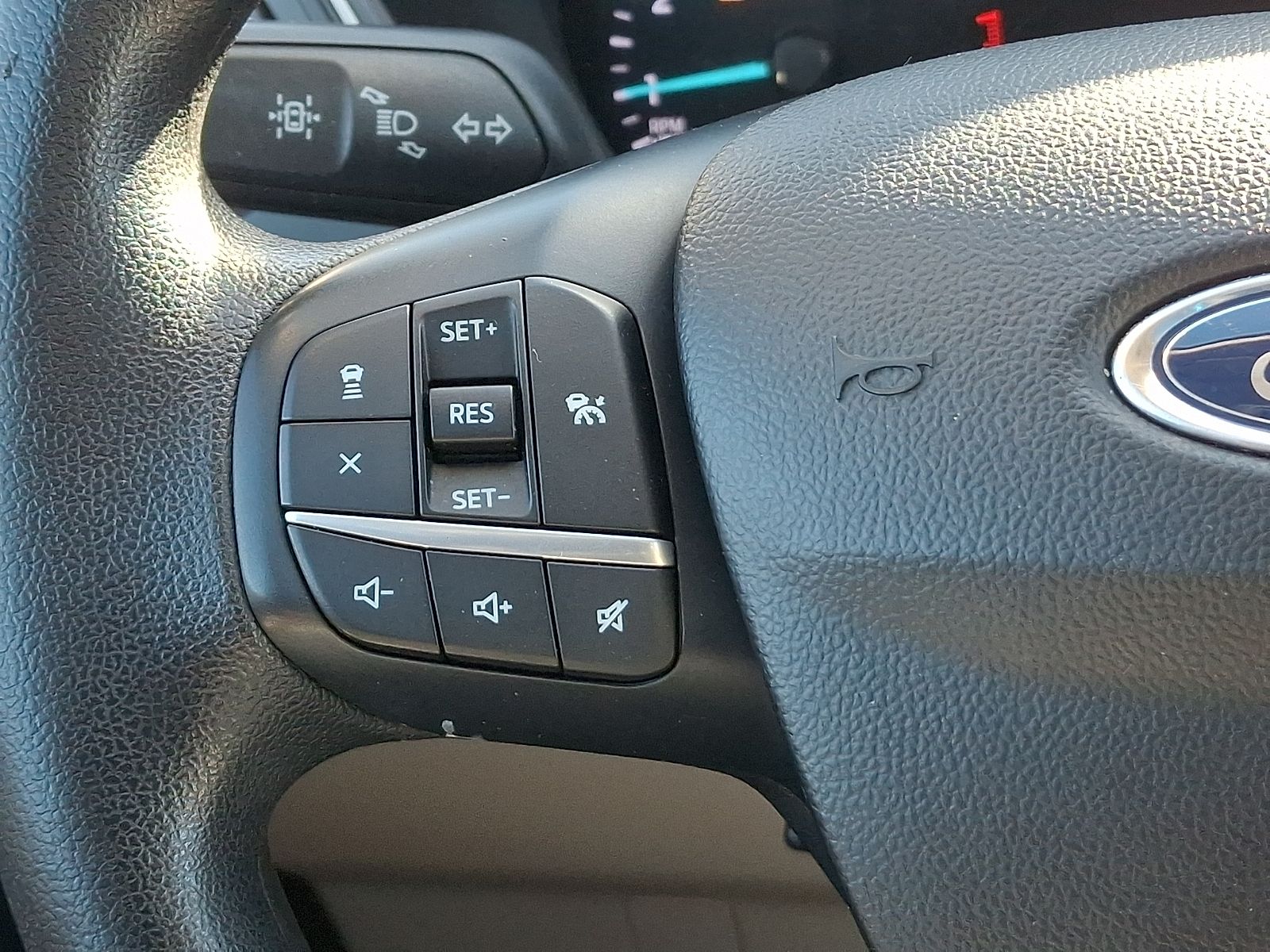 Used 2020 Ford Escape SE - photo 5
