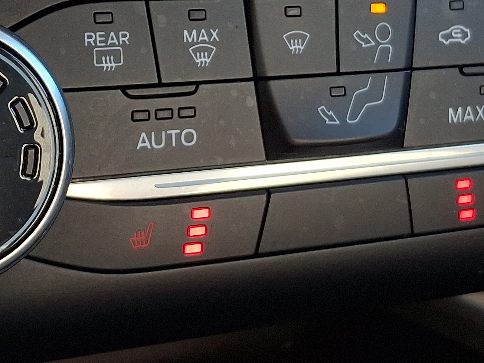 Used 2020 Ford Escape SE - photo 9