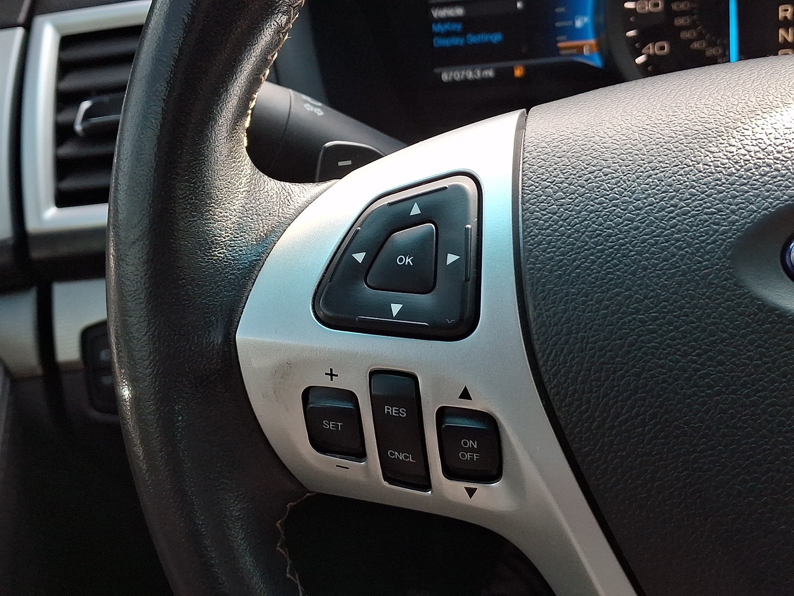 Used 2015 Ford Explorer Sport - photo 4
