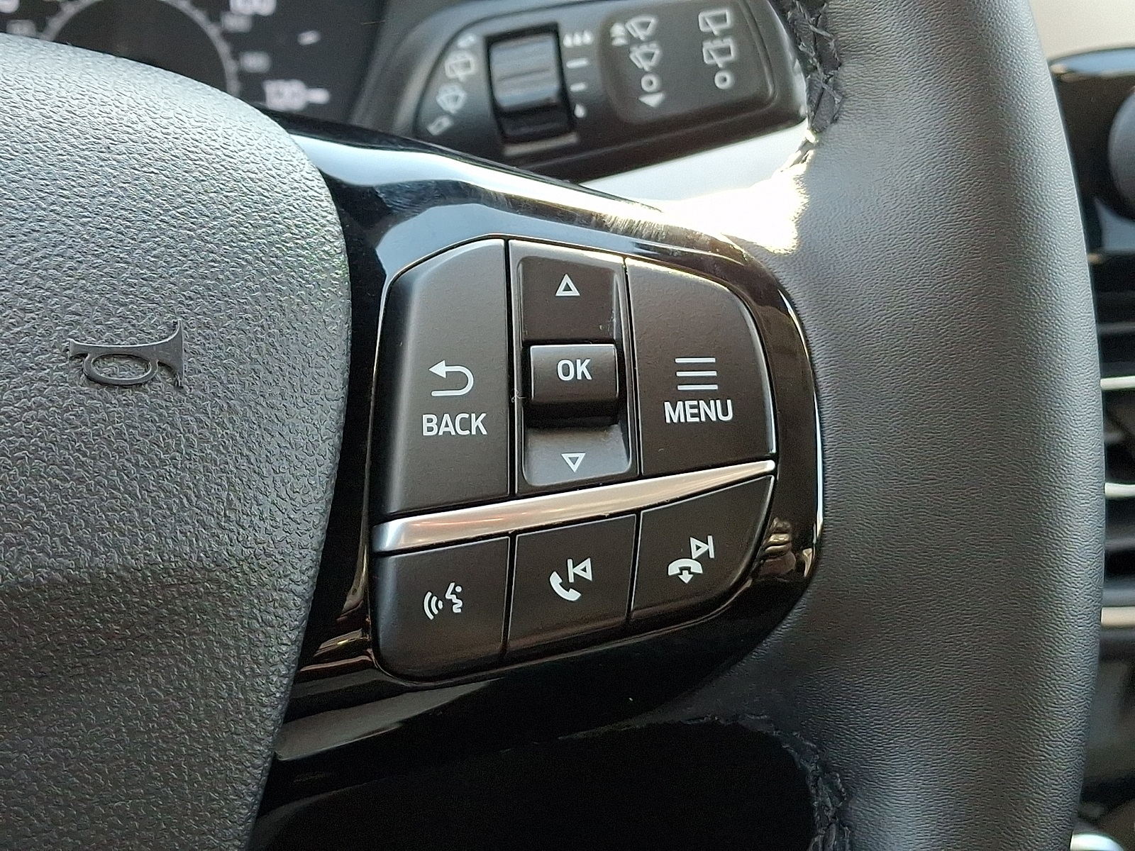 Used 2022 Ford Escape - photo 2