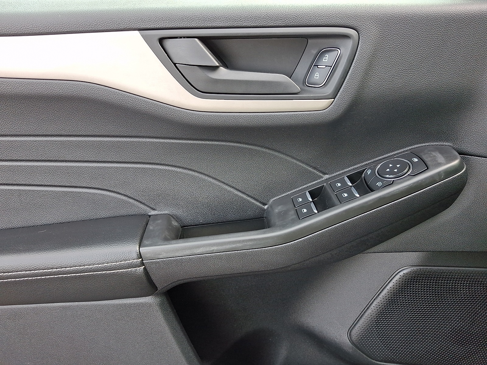 Used 2022 Ford Escape SE - photo 16