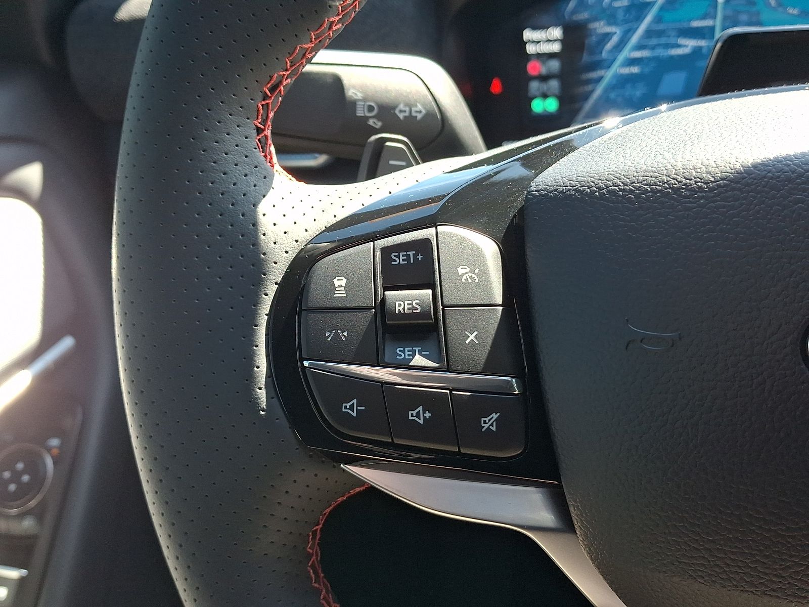Used 2025 Ford Explorer ST - photo 8