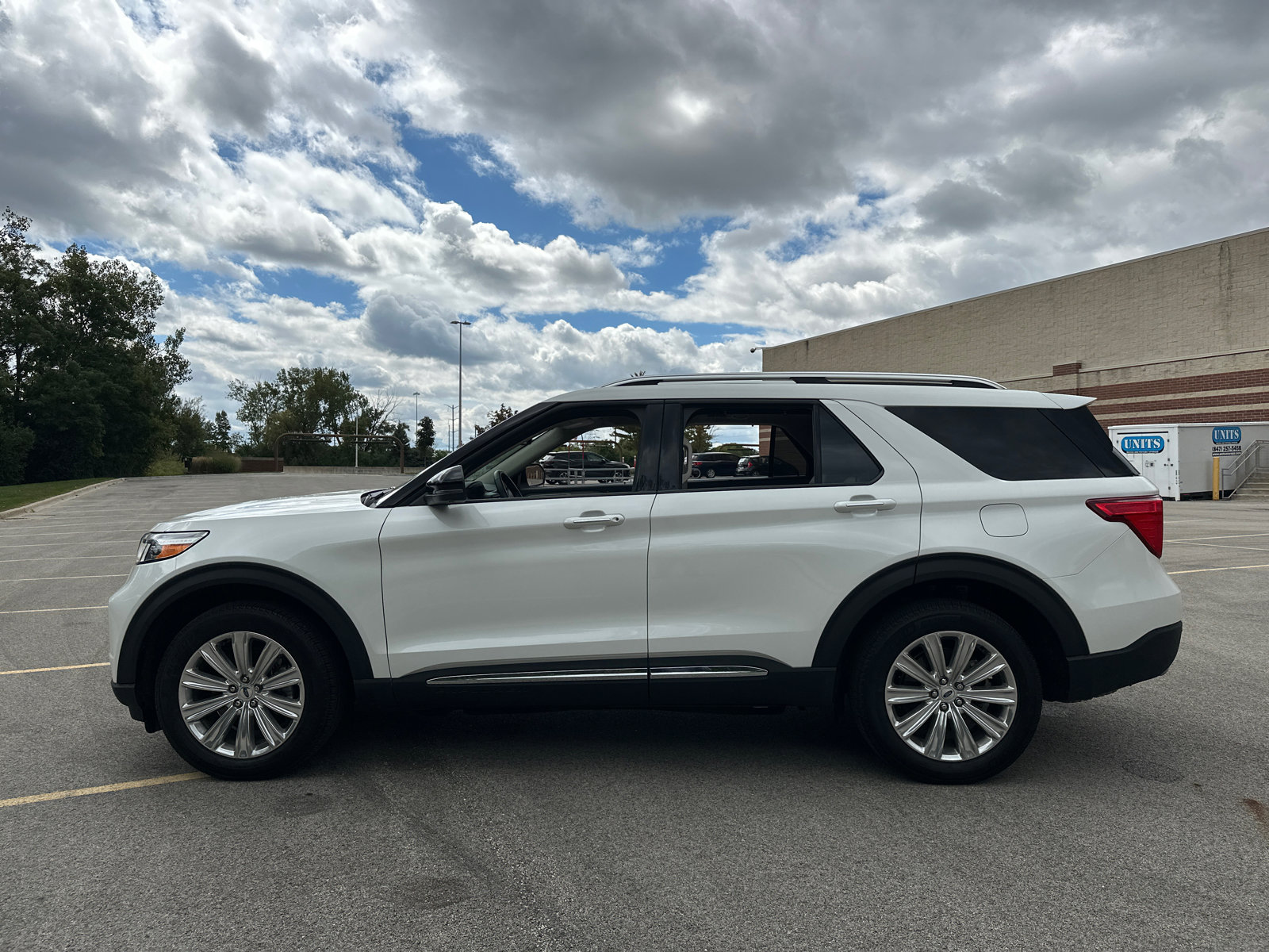 Used 2023 Ford Explorer Limited - photo 5