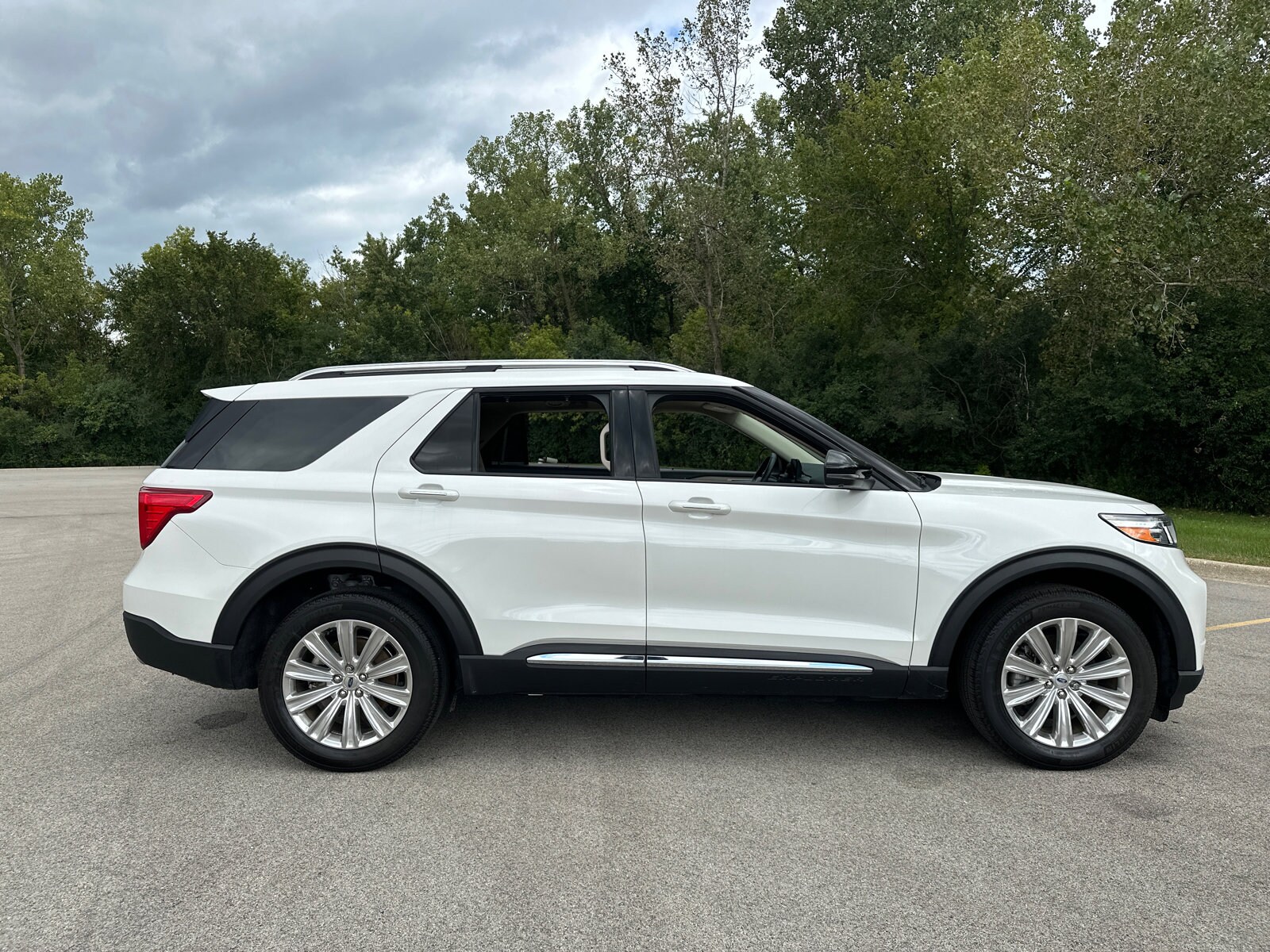 Used 2023 Ford Explorer Limited - photo 9