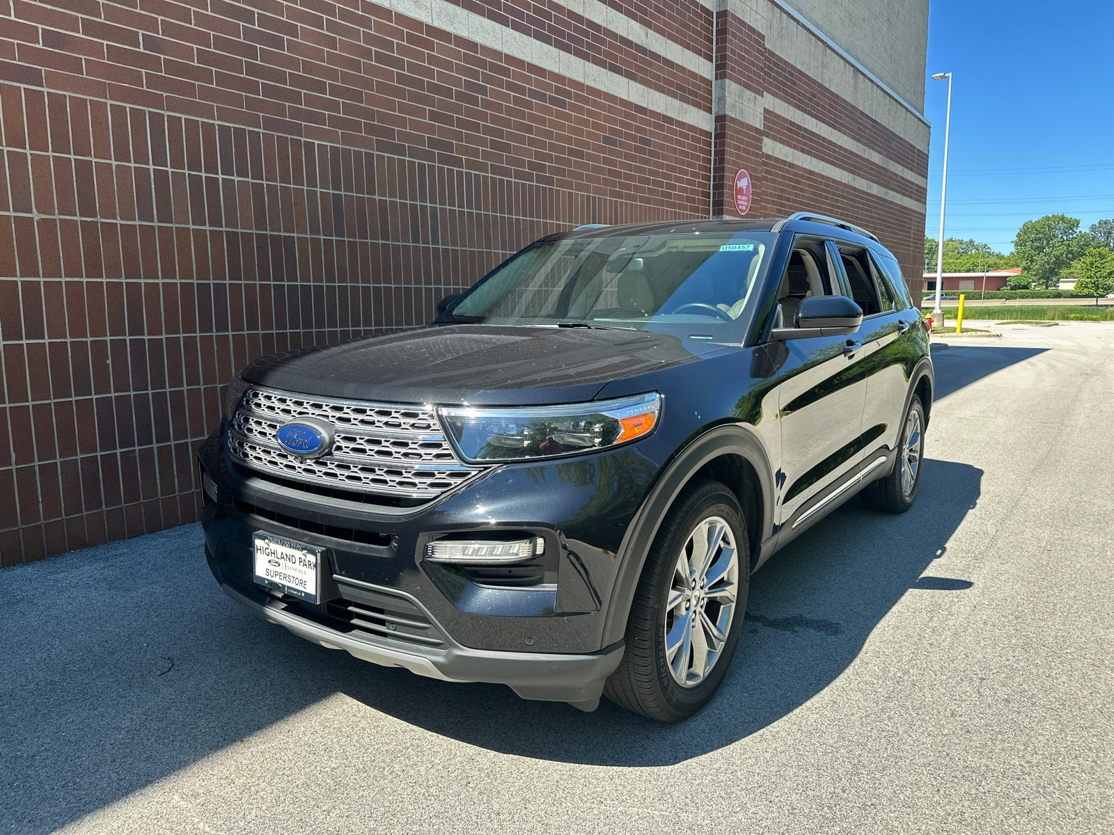 Used 2023 Ford Explorer Limited - photo 4