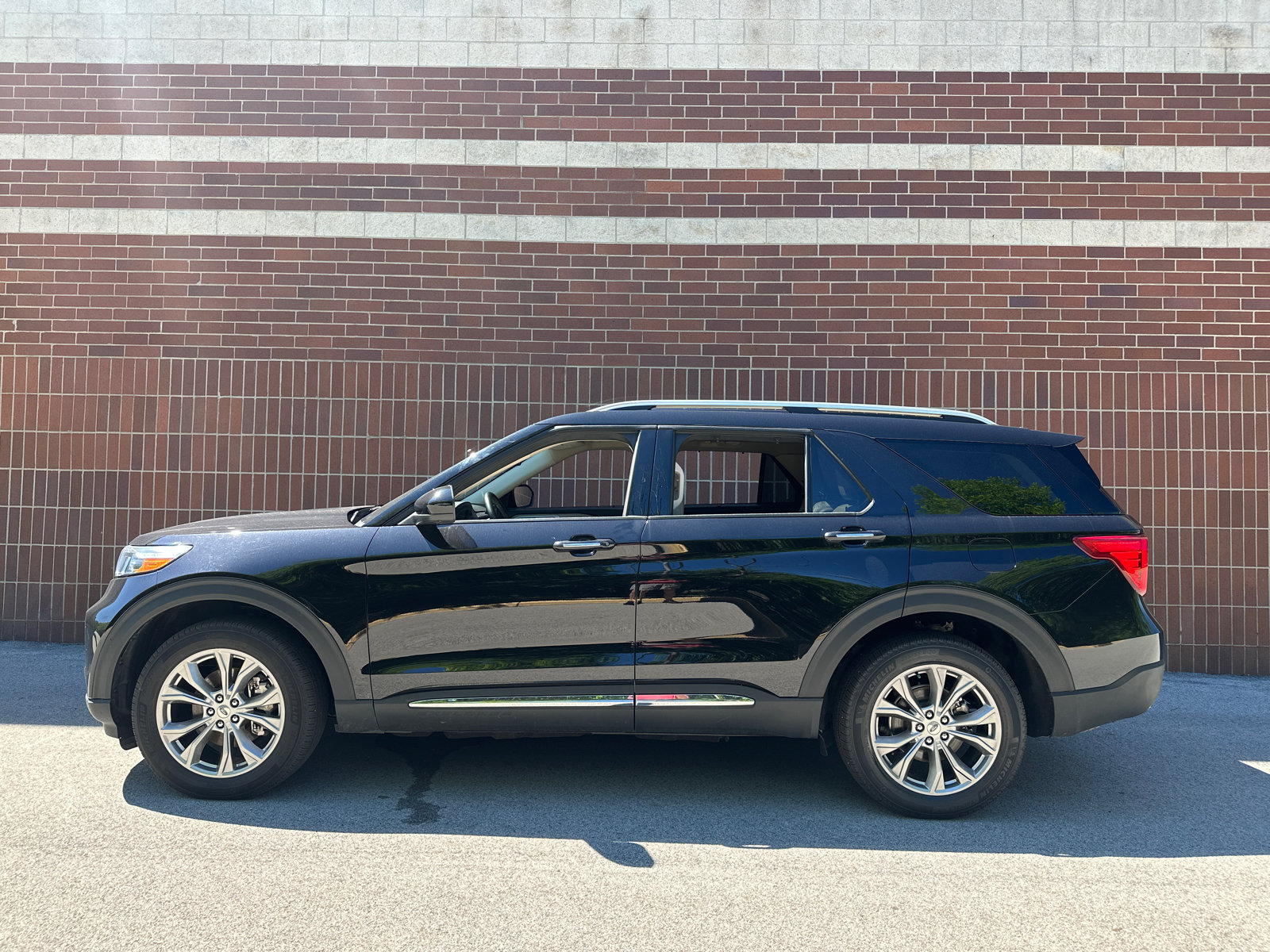 Used 2023 Ford Explorer Limited - photo 5