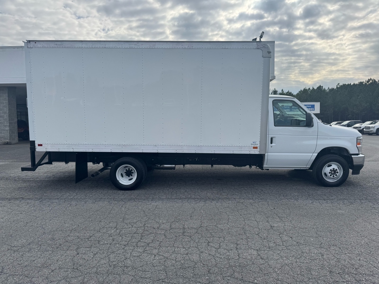 New 1996 Ford E-450 Cutaway - photo 27