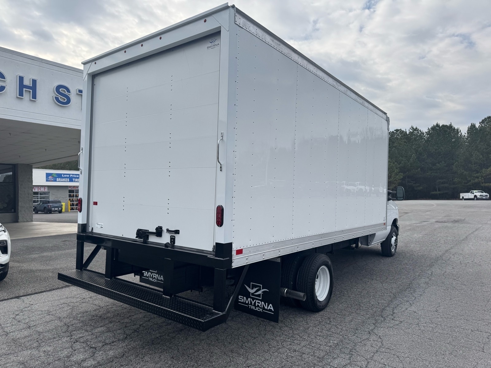 New 1996 Ford E-450 Cutaway - photo 7
