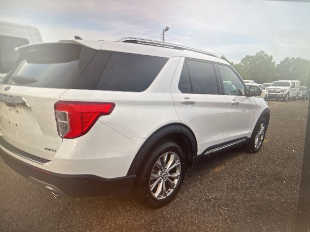 Used 2023 Ford Explorer - photo 2