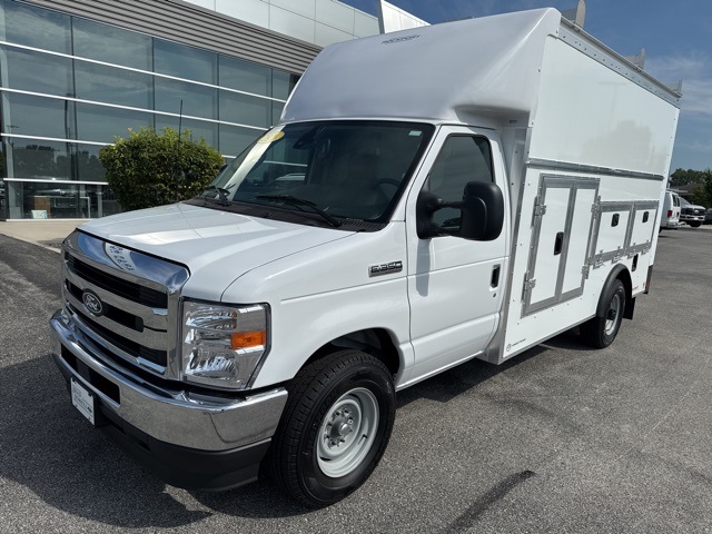 New 2026 Ford E-350 - photo 2
