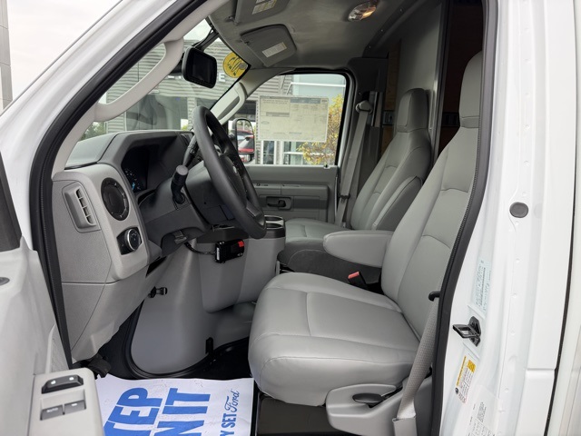 New 1996 Ford E-450 Cutaway - photo 17